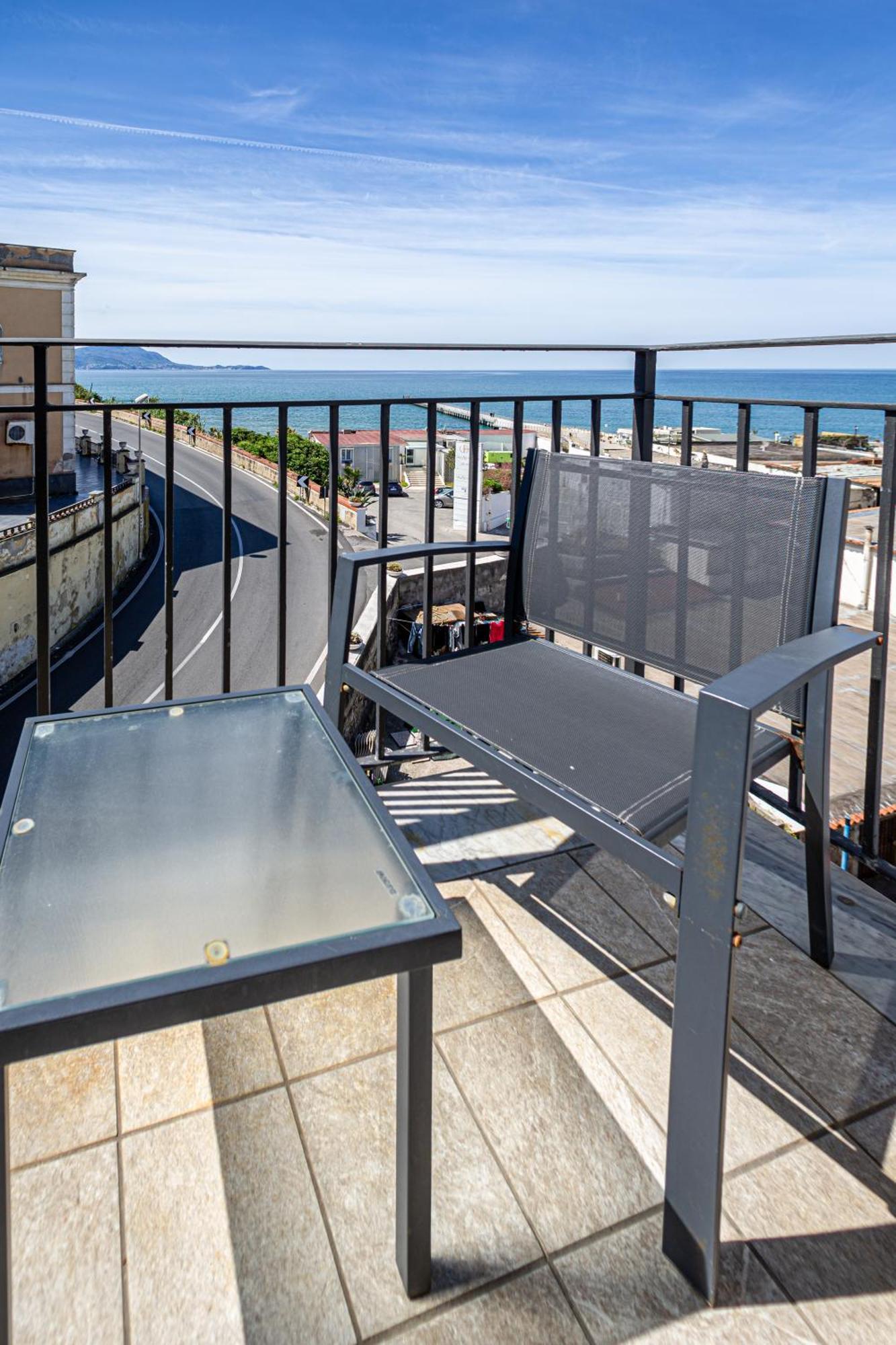 Mh Suites Rooms Apartments Bacoli Esterno foto